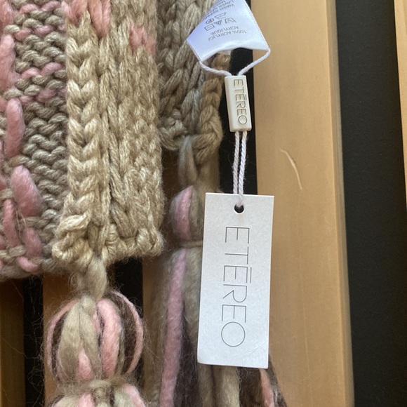 ETĒREO beautiful soft scarf NWT - Picture 7 of 9